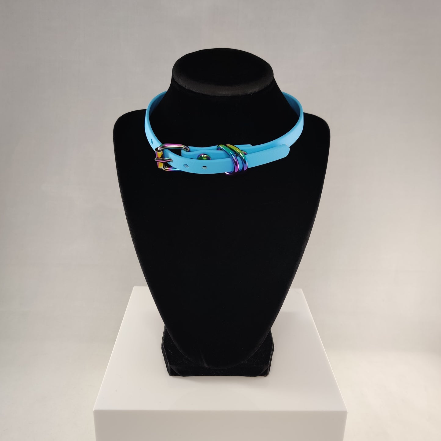 Rainbow Heart choker in blue
