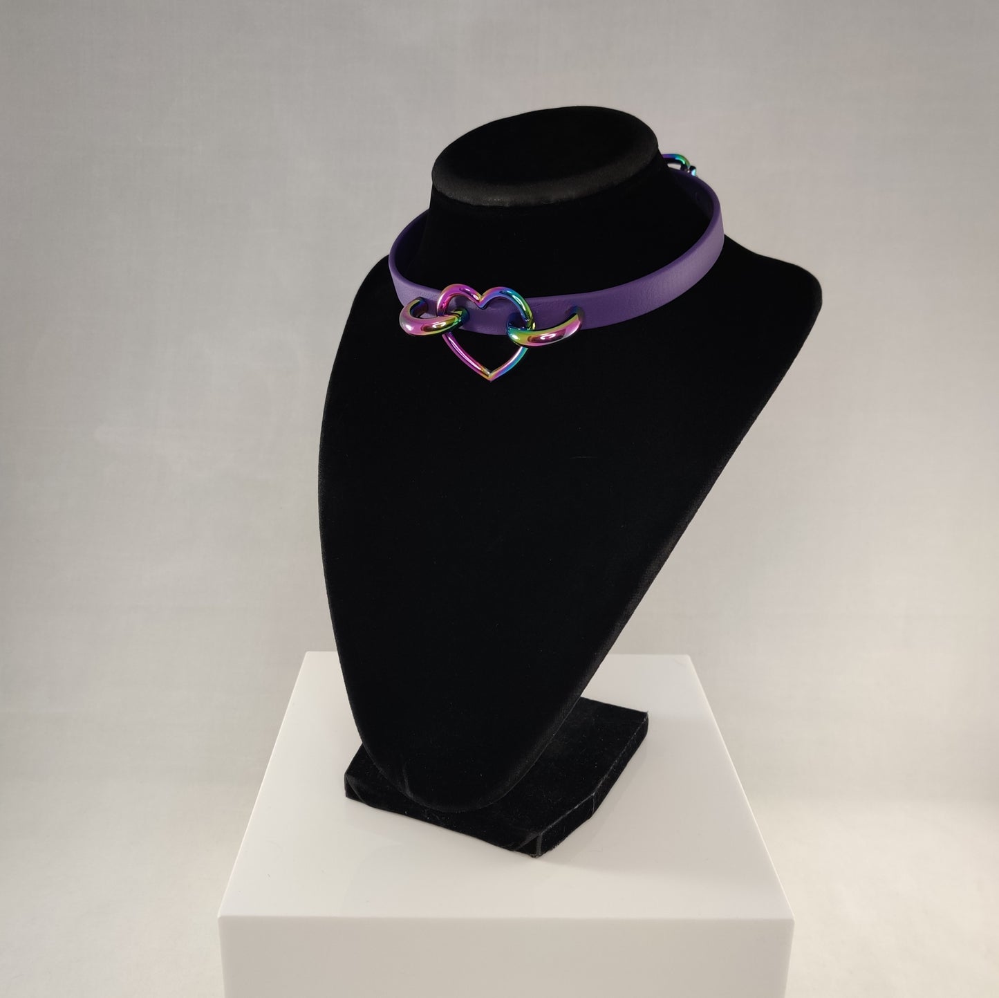 Rainbow Heart choker in purple