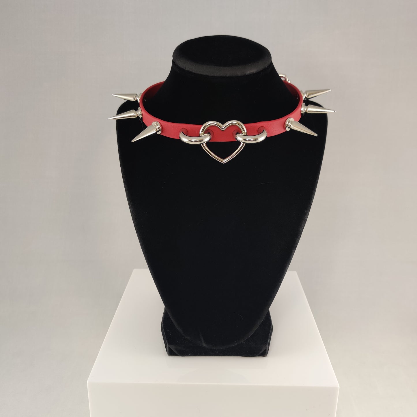 Red Heart choker w/ spikes