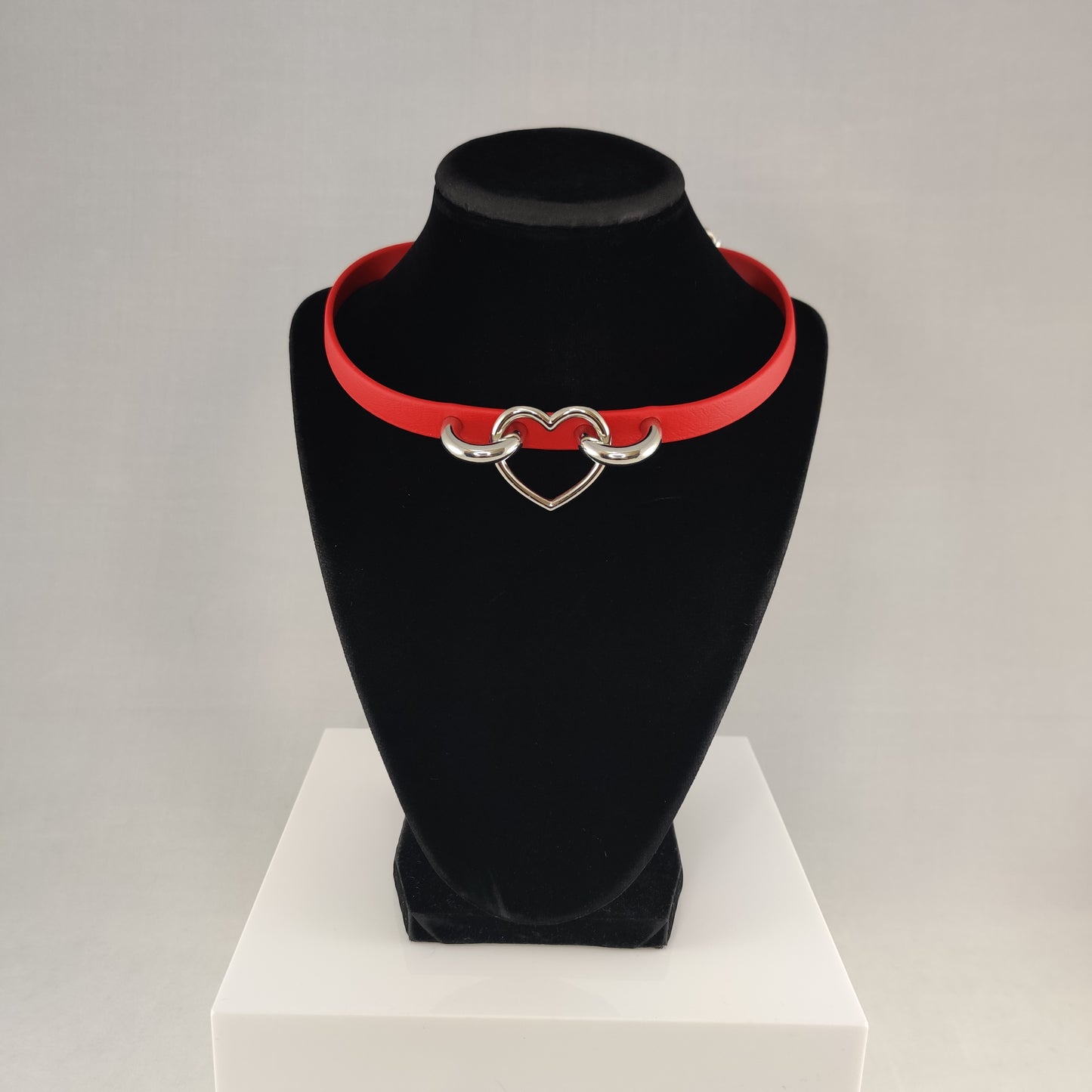 Red Heart choker w/ silver hardware