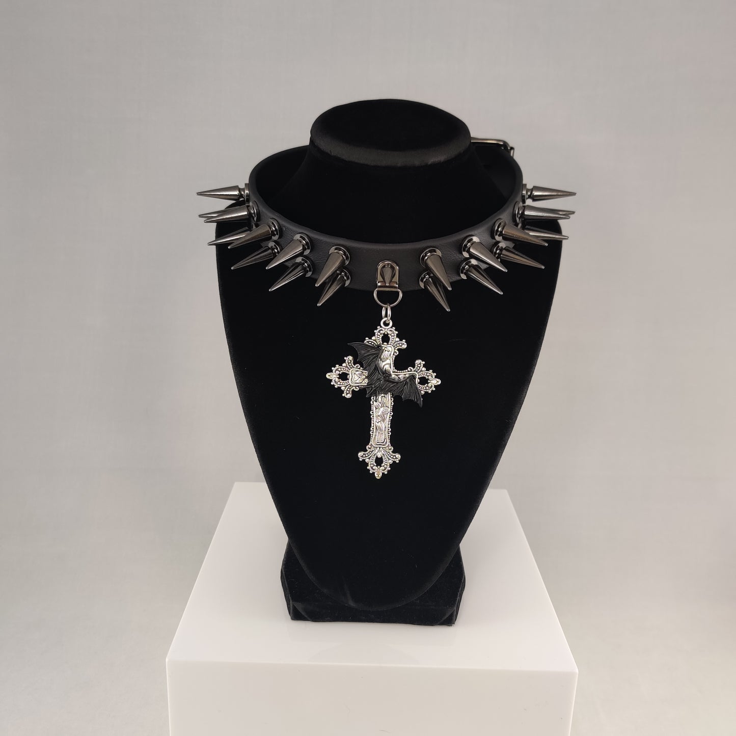 Religious sin choker