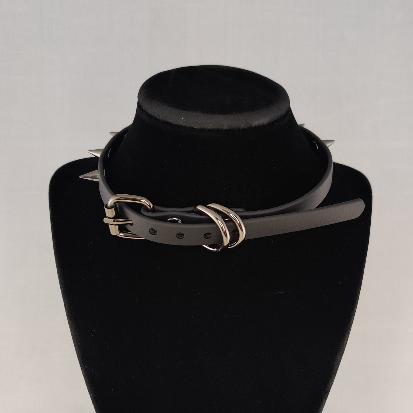 O ring choker in black w/ gunmetal hardware