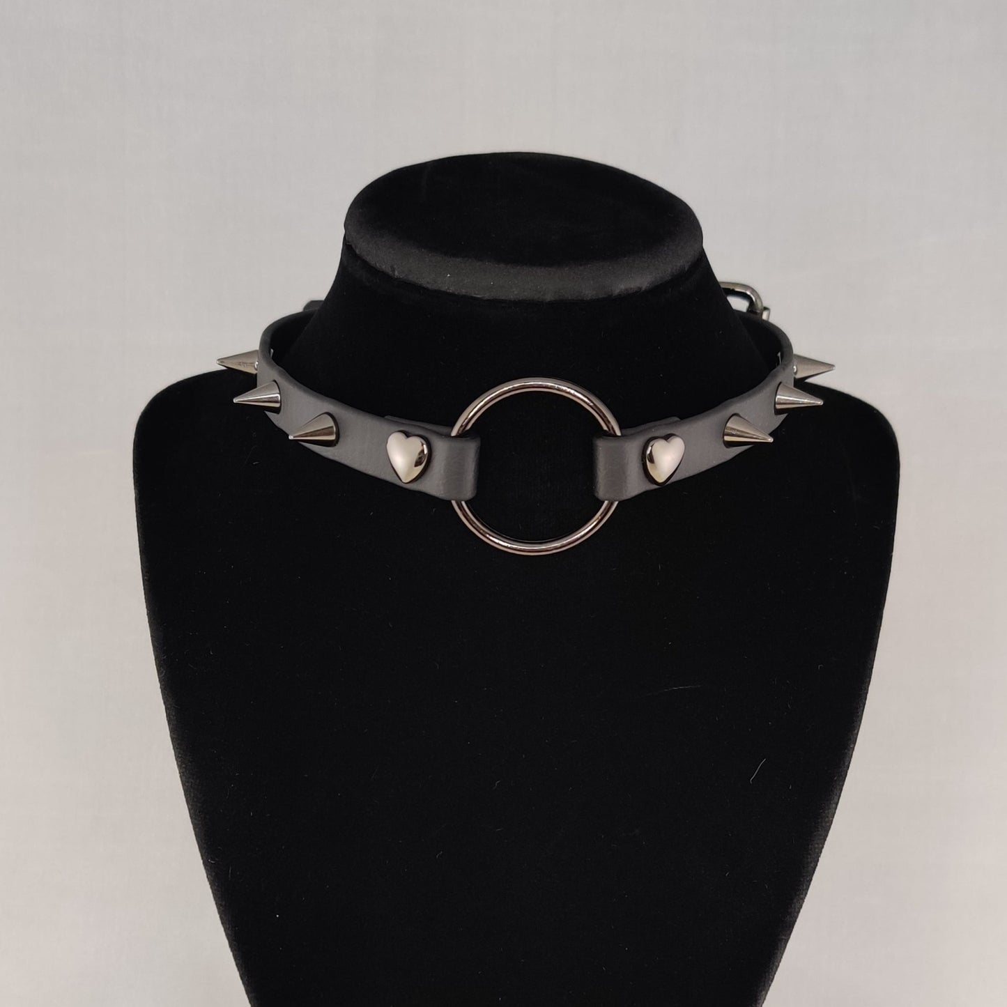 O ring choker in black w/ gunmetal hardware