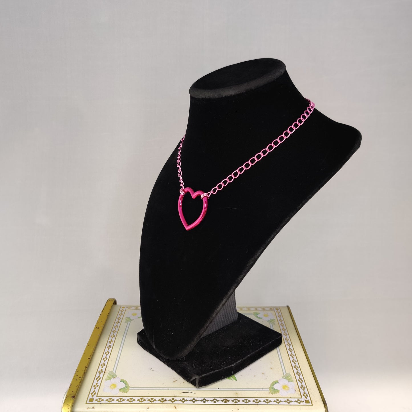 Heart chain choker in hot pink