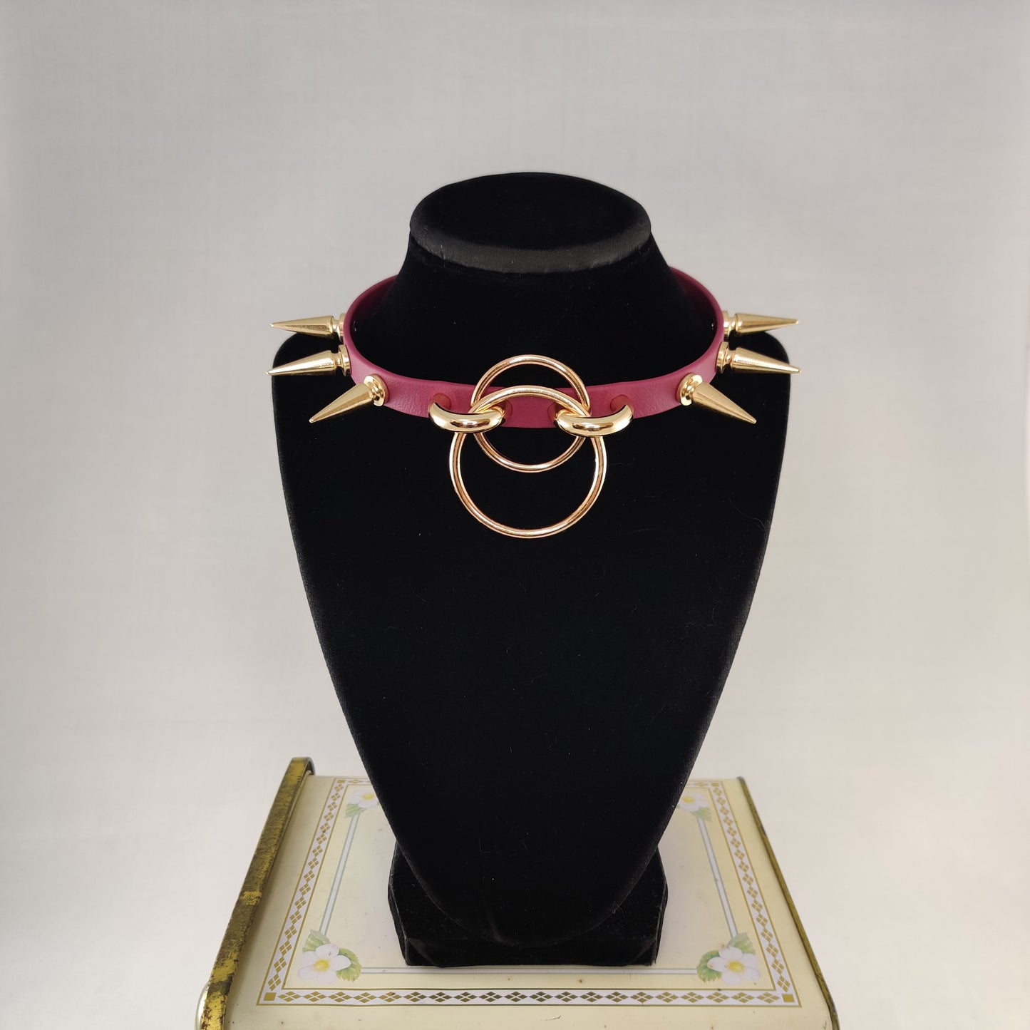 Raspberry O ring choker w/ spikes